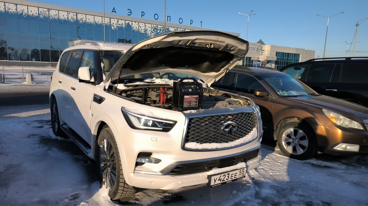 Отогрев Infiniti QX80 у аэропорта Омска